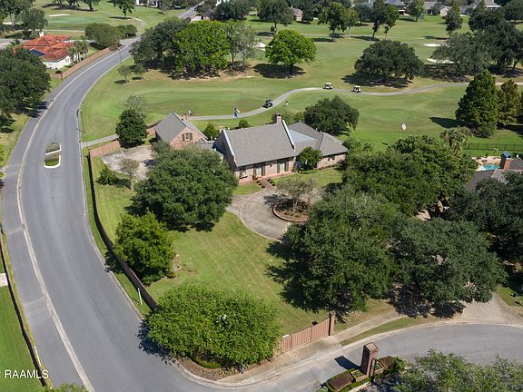 3rd image of 101 Winged Foot Dr