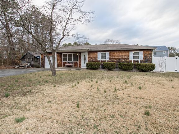 3rd image of 1333 Wellington Ave