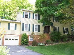 3rd image of 104 Niblick Cir