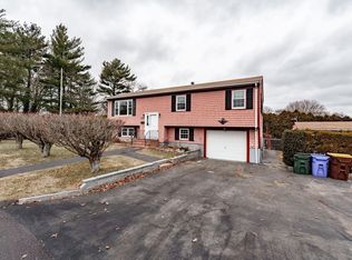 810 Weetamoe St, Fall River, MA 02720