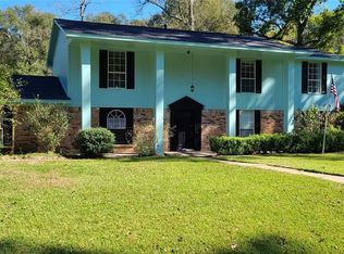 430 Caesars Cir, New Caney, TX 77357
