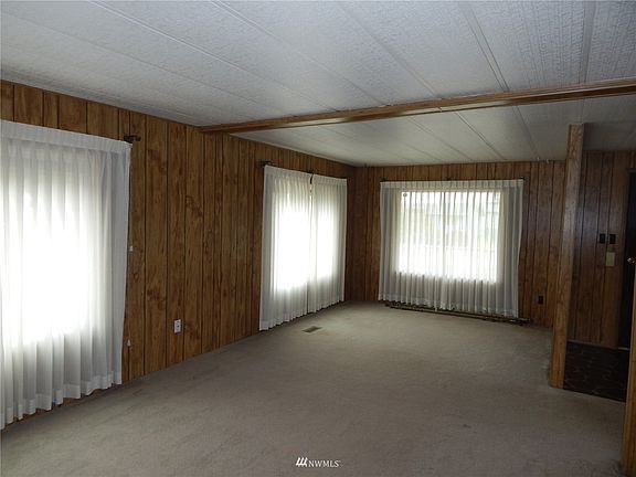 4th image of 2713 113th Way SE