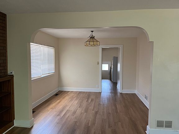 4th image of 1564 E Laird Ave