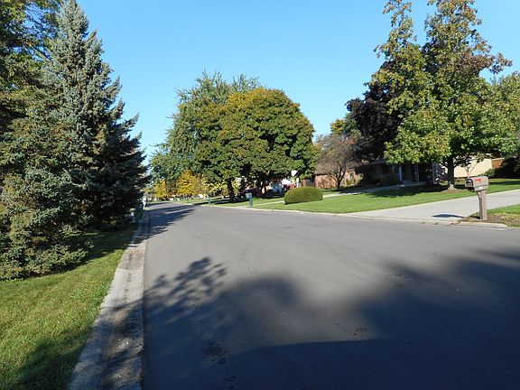 4th image of 490 Francis St