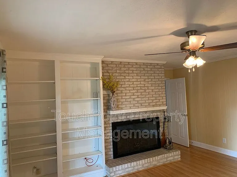 1130 Cheddington Dr — Photo 8