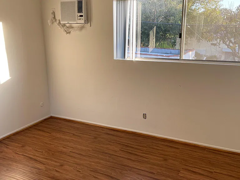 521 N Hill Ave #10 — Photo 10