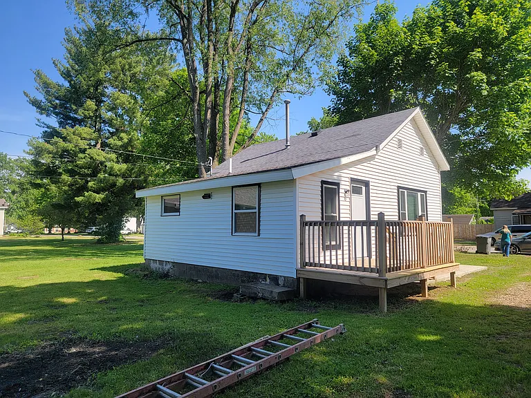 237 Arbor St E — Photo 2