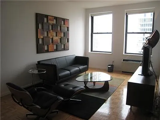 Rented by R New York | media 12