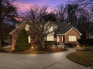 28690 Wintergreen Ct, Farmington Hills, MI 48331