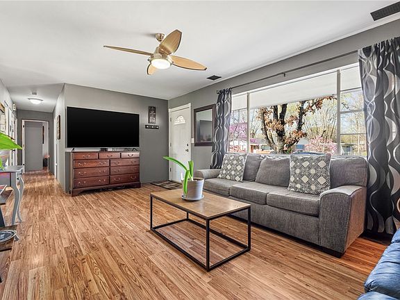 4th image of 946 Janelle Ave