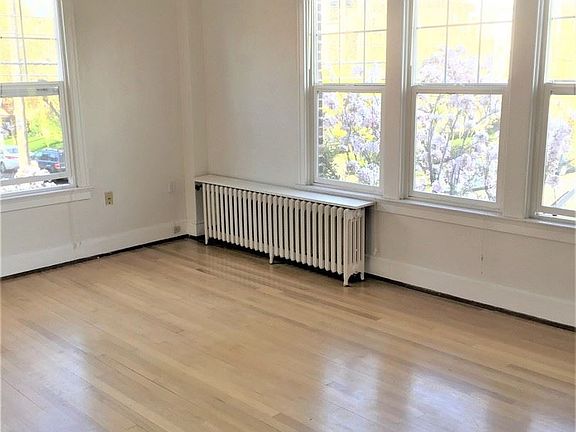 3rd image of 531 Malden Ave E APT 301