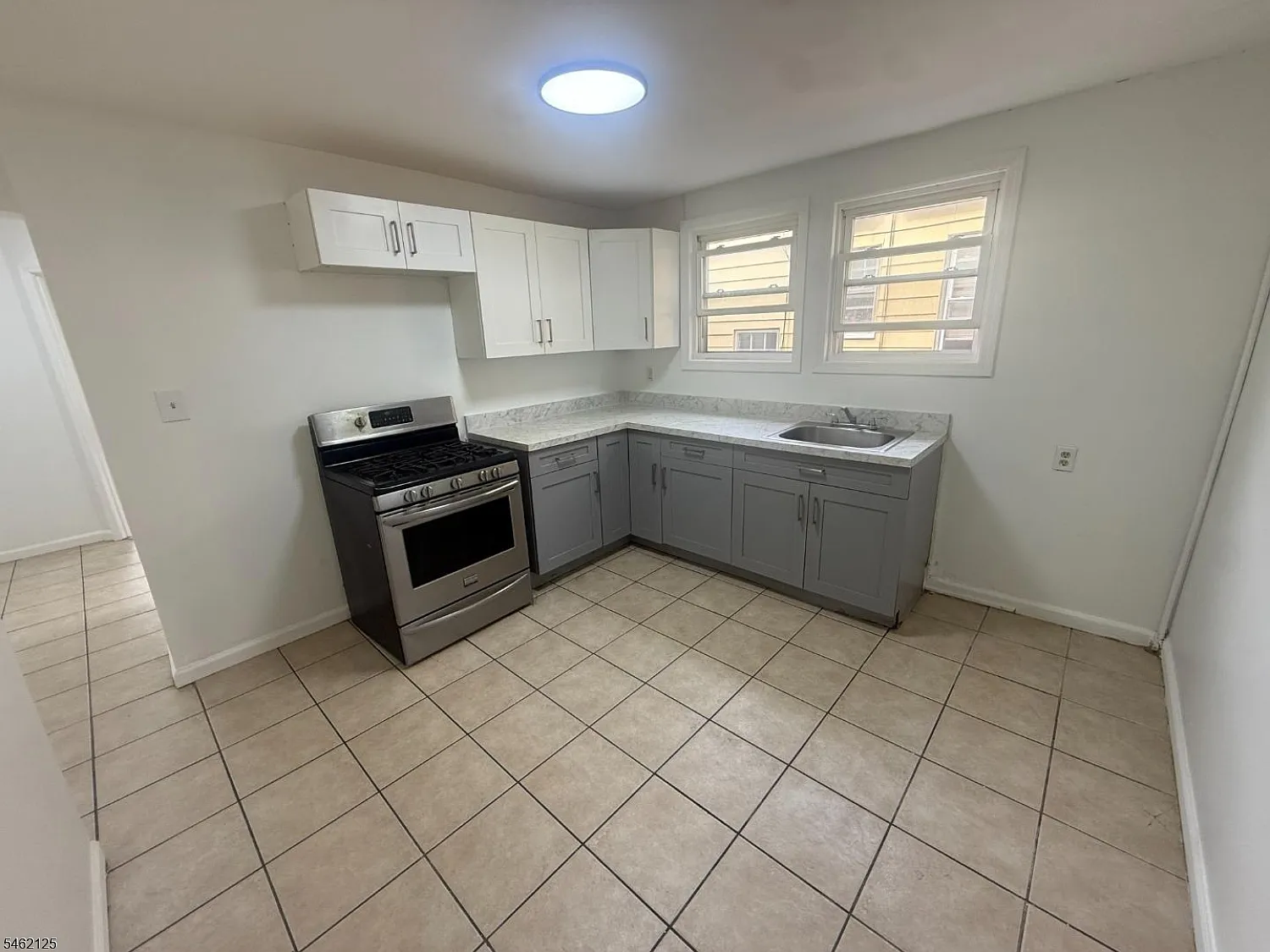 4 bed, 1.0 bath, 1200 sqft, $1,995 — Photo 4
