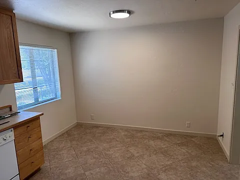 102 Lakeview Dr — Photo 3
