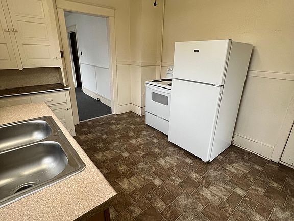 2nd image of 2120 W 4th St #1E
