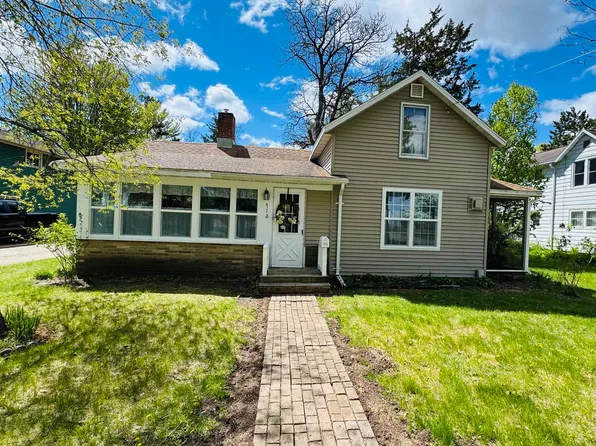716 Royalton St, Waupaca, WI 54981