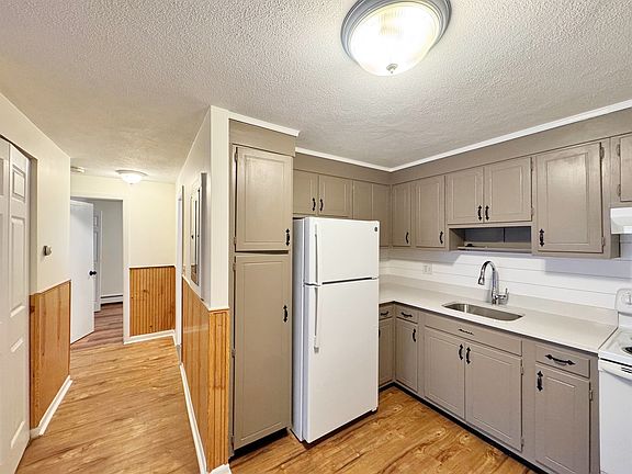 3rd image of 240 Belmont St #13