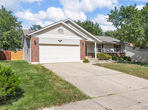 6355 Long Timber Dr, O'Fallon, MO 63368