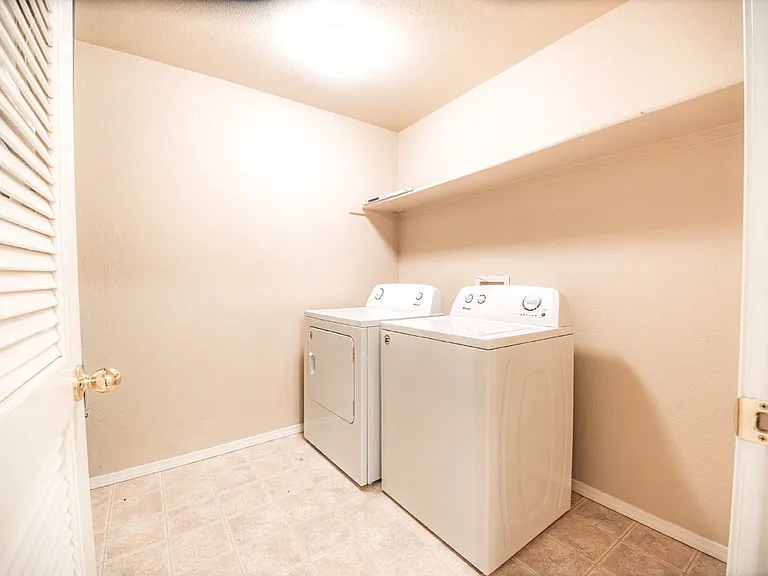 3080 Mandalay Grv #7 — Photo 10