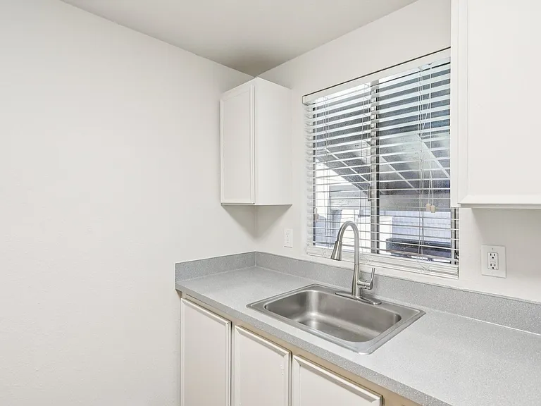 Welcome Home to James Apartment Lakewood , WA — Photo 21