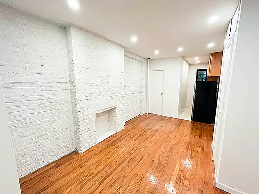 Rented by Bond New York | media 4