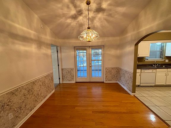 4th image of 130 Fox Run Cir