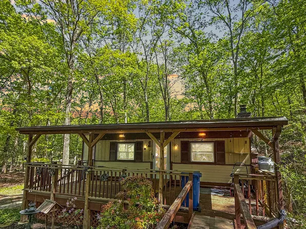 143 Kahkout Mountain Cir, East Stroudsburg, PA 18302