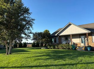 15 Wheaton Ct, Mount Hope, KS 67108