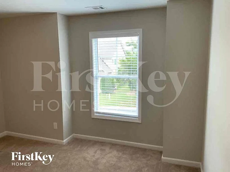 5952 Park Bend Ave — Photo 8