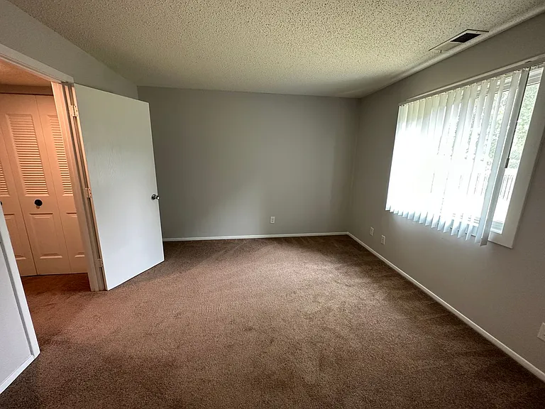 Coventry Court West Apartments — Photo 49