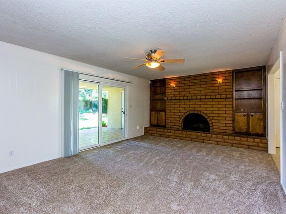 4th image of 890 E Pinedale Ave