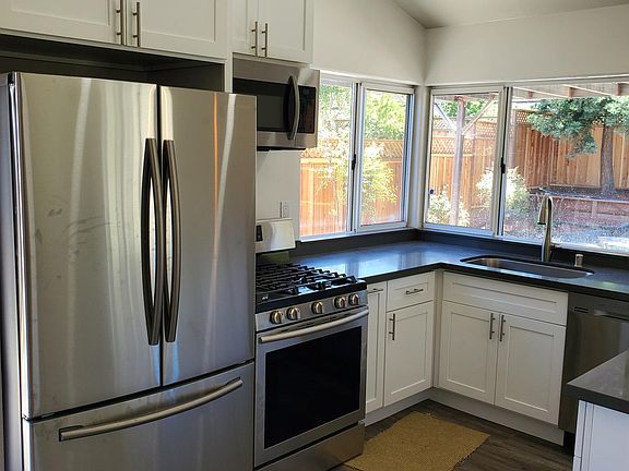 Kitchen w/New Samsung Appliances