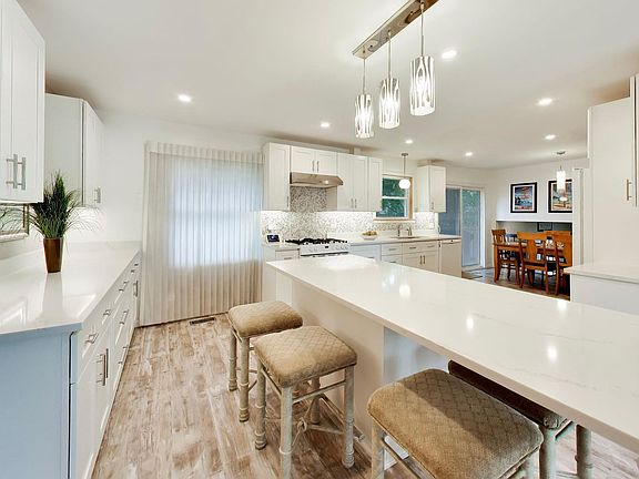 5th image of 104 Lilac Ct