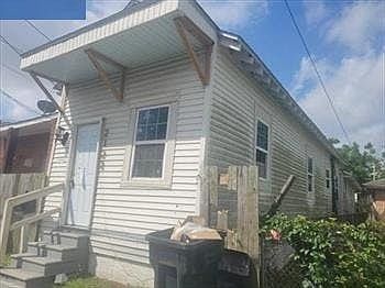 3rd image of 2122 2nd St