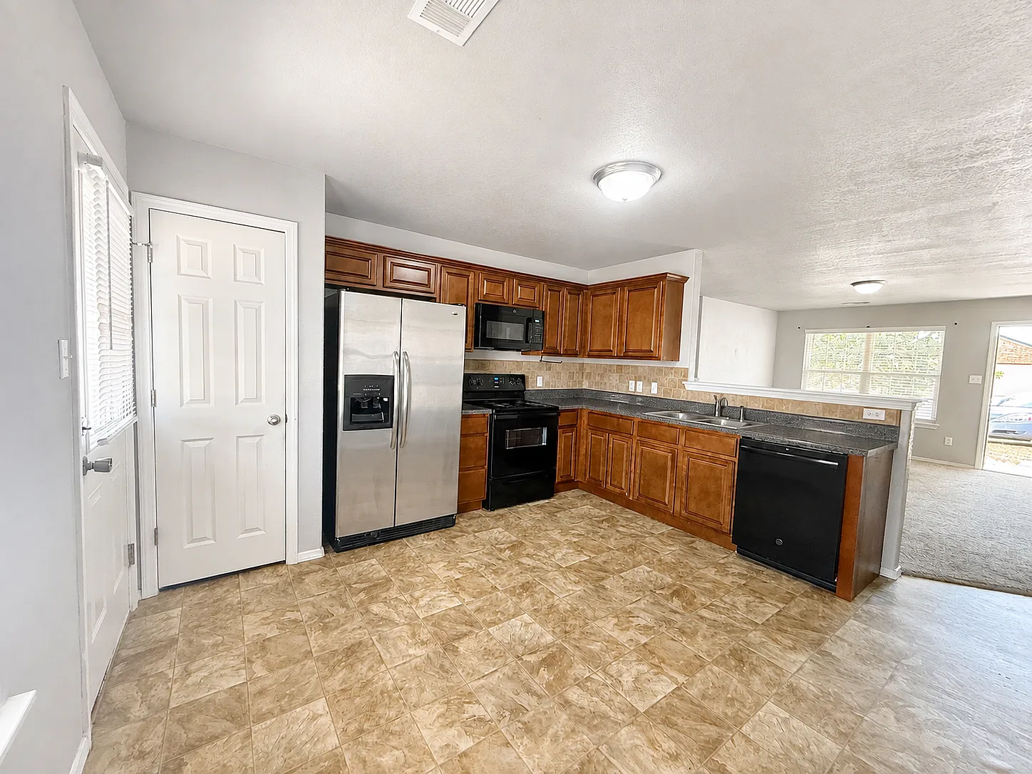 306 Colony Ct — Photo 3