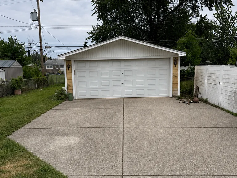 19405 Opal St — Photo 2