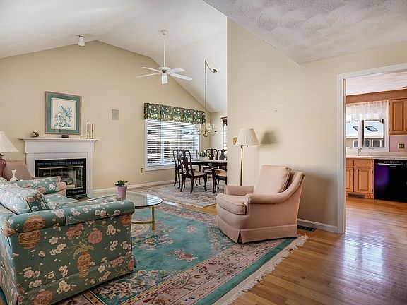 3rd image of 14 Tulip Cir #14