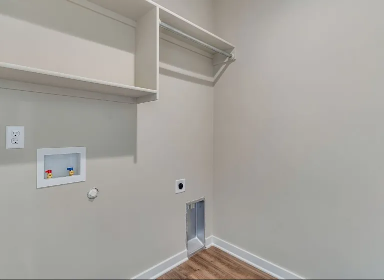 824 S Logan St — Photo 2