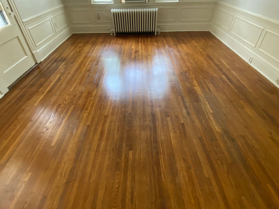 Main room, two large closets, 2in. blinds hardwood floors and cold AC.