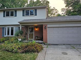 752 Georgetown St, Canton, MI 48188