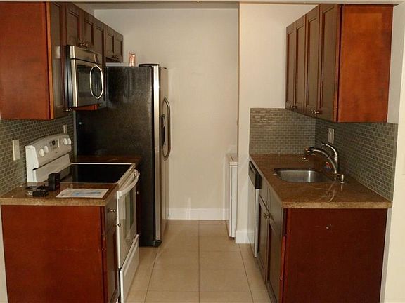 5th image of 10020 Twin Lakes Dr