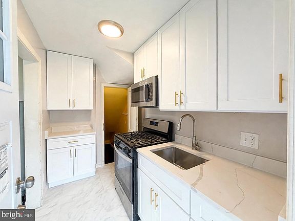 5th image of 2905 M St SE