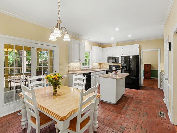 2nd image of 46 Birnham Ln