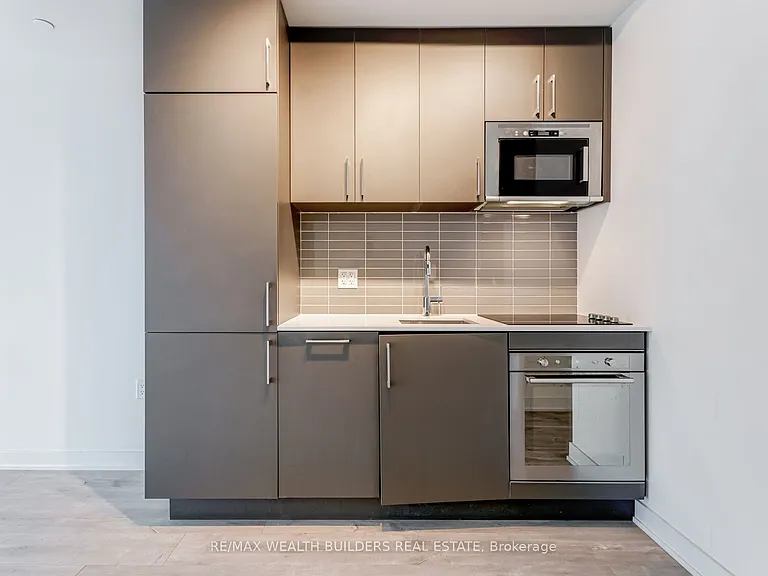 576 Front St W #1211E — Photo 15