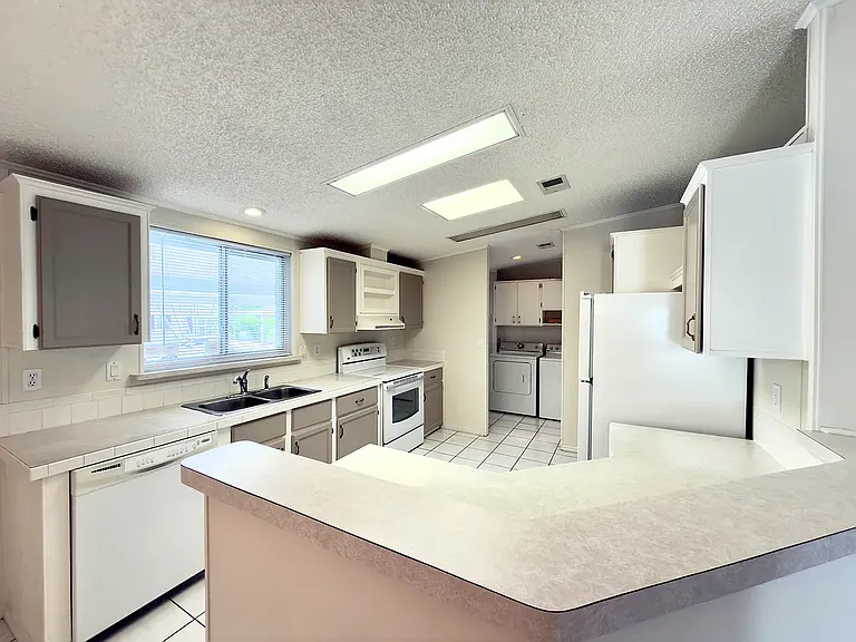 827 Sun Glow St — Photo 9