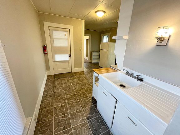 4th image of 248 W 18th St #2
