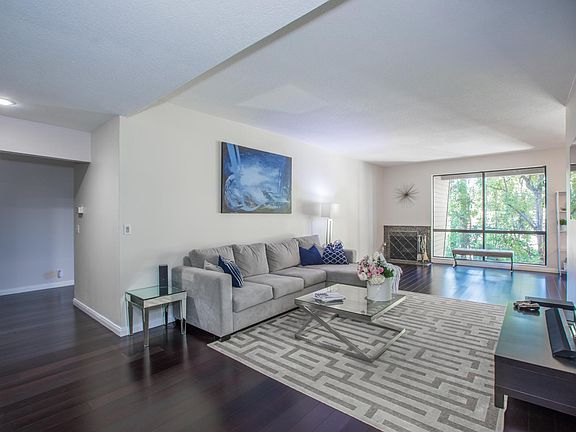2nd image of 13331 Moorpark St APT 224