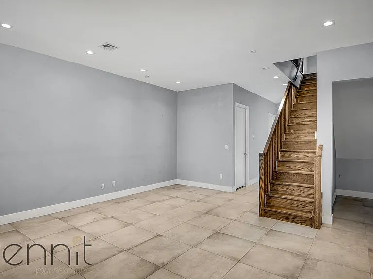 581 Van Buren St #1 — Photo 13
