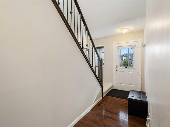3rd image of 262 SW Panamount Way NW