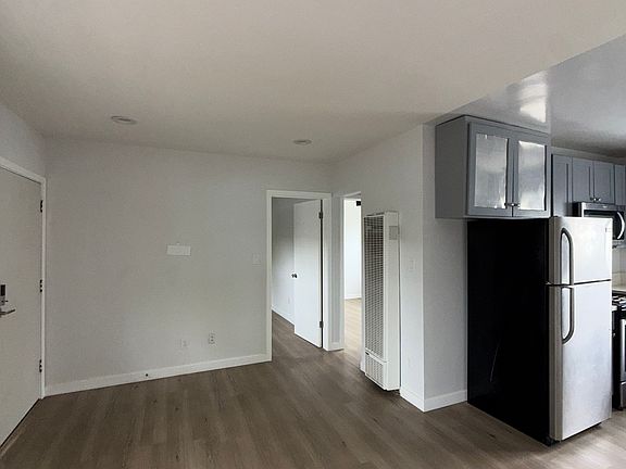 5th image of 2727 Abbot Kinney Blvd #17