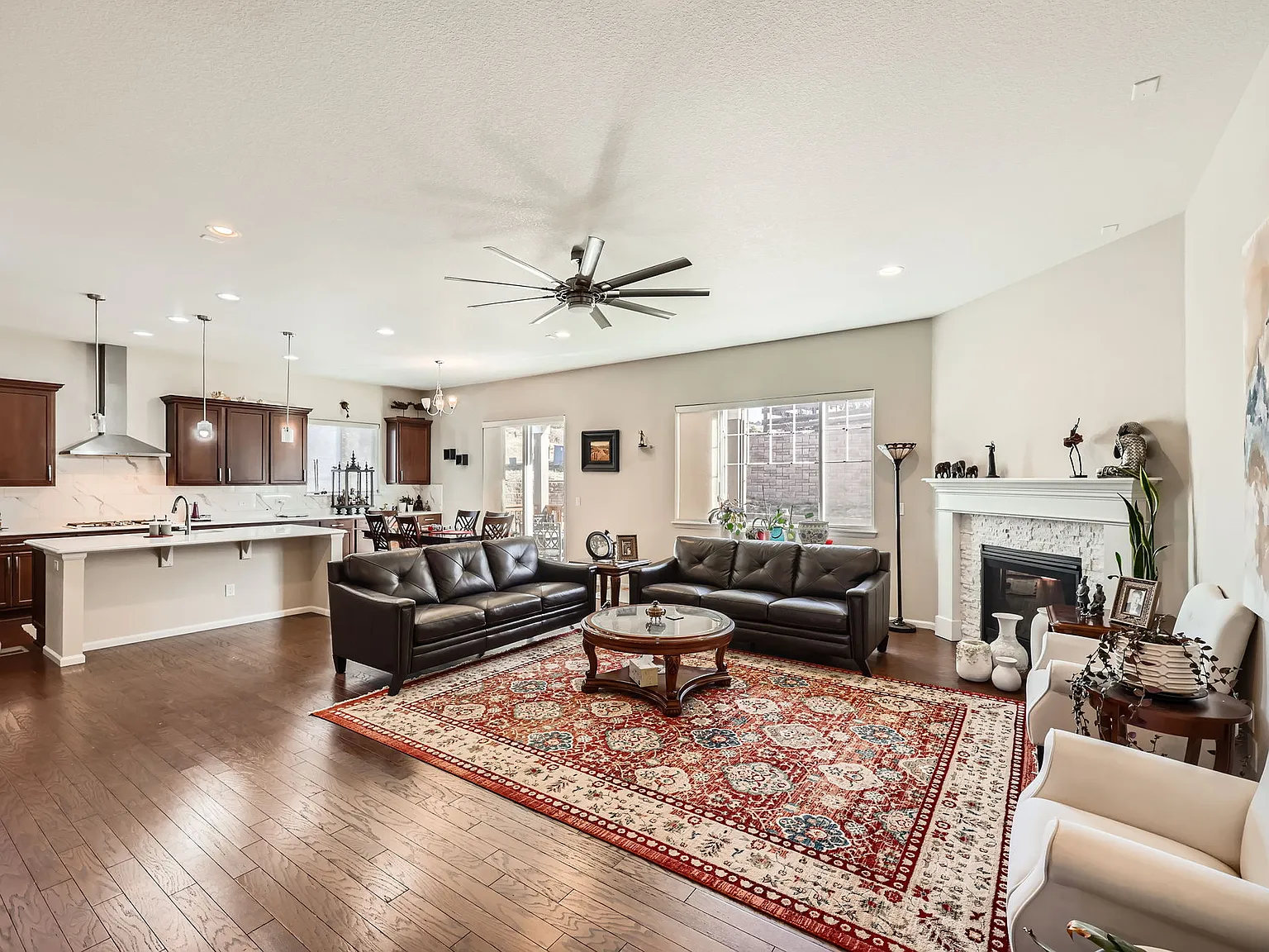 5 bed, 4654 sqft, $4,200 — Photo 3